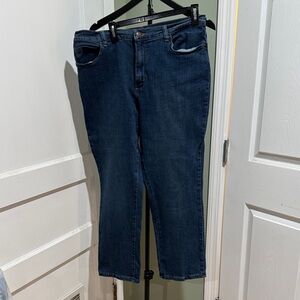 Women’s Lee jeans. Size 16P. Dark blue rinse. Cotton/poly/spandex. Excellent con